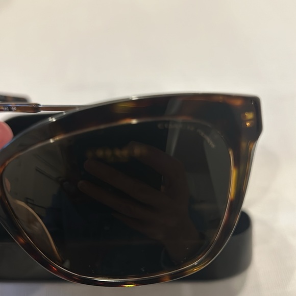 Coach Dark Tortoise Sunglasses with hard case and dust cloth - Picture 8 of 9